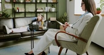 What can a Psychotherapist not do